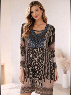 Black and Blue Long Sleeve Dress great for coverup or dress